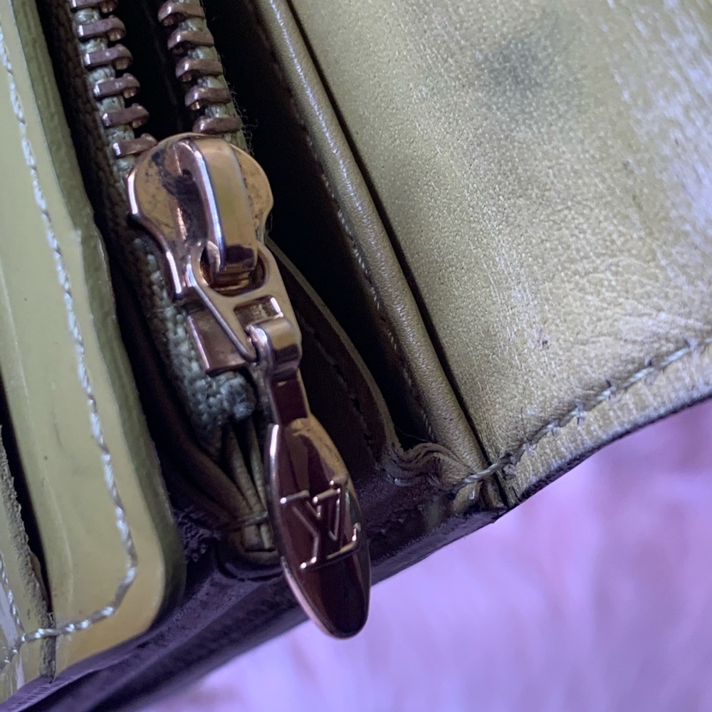 Project Ready! Louis Vuitton Monogram Vernis Sarah Wallet - Picture 9 of 12